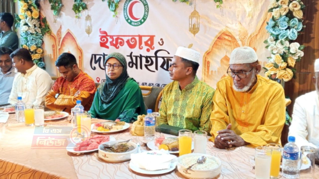 বাংলাদেশ রেড ক্রিসেন্ট সোসাইটির,ফেনী জেলা ইউনিটের ইফতার মাহফিল অনুষ্ঠিত হয়েছে 