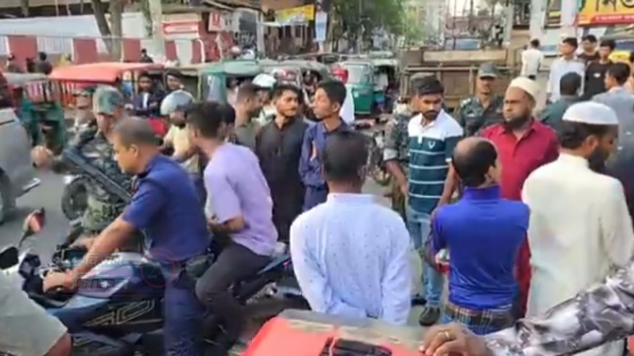 ফেনীতে বৈধ কাগজপত্র ছাড়া তেল নয় মাঠে ম্যাজিস্ট্রেটের অভিযান