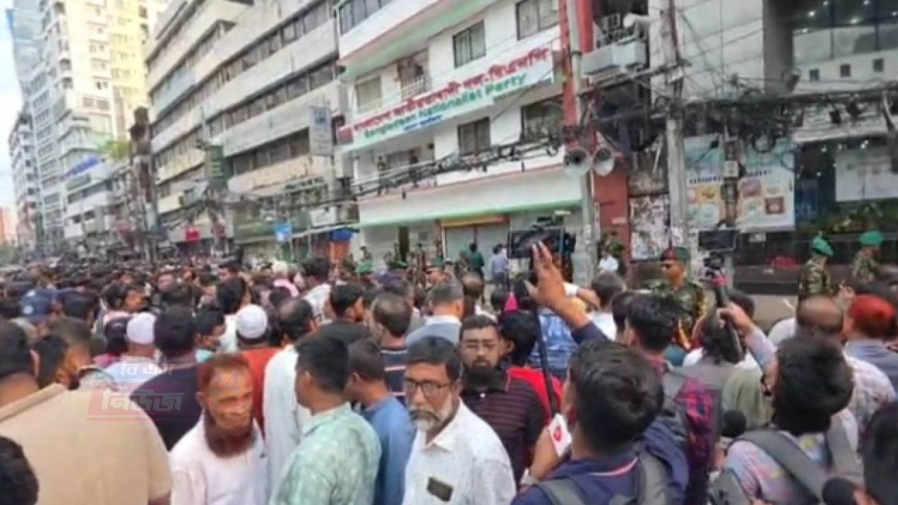 কানায় কানায় পূর্ণ নয়াপল্টন কার্যালয়, আসছেন বিএনপির চেয়ারম্যান তারেক রহমান