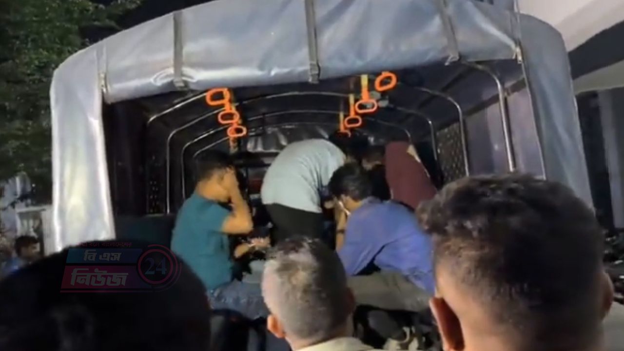 রাজধানী ঢাকায় মধ্যরাতে বারে অভিযান, ১০০ তরুণ-তরুণী আটক