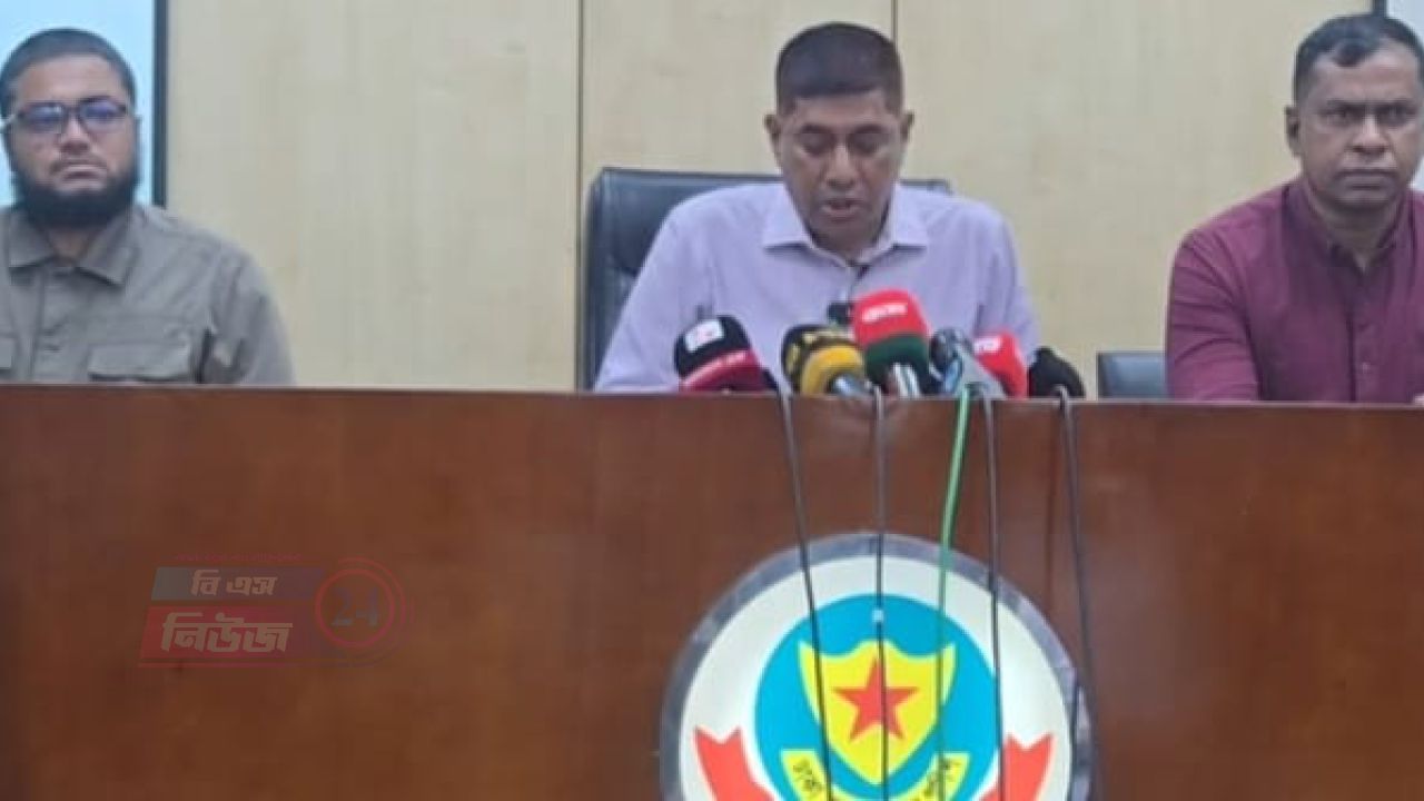 ডিবির অনলাইন জুয়া বিরোধী অভিযানে ৬,৫০০ এমএফএস অ্যাকাউন্ট সংশ্লিষ্ট সিম জব্দ গ্রেপ্তার ৬