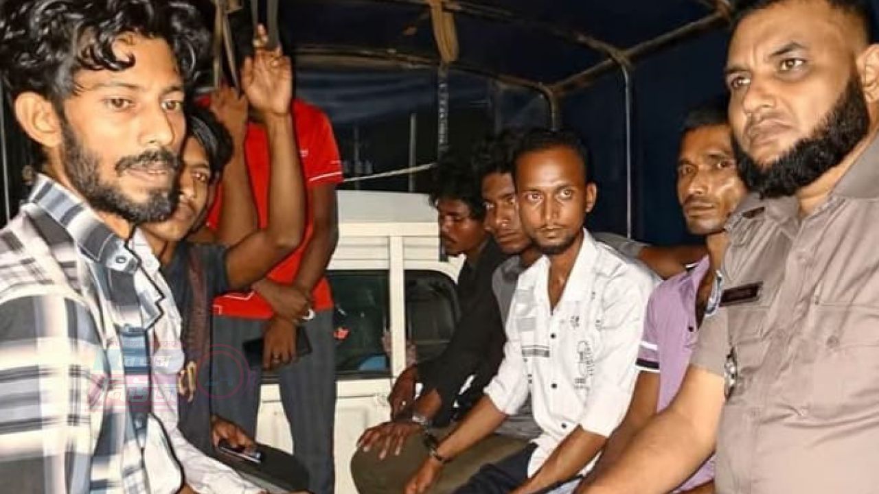 ফেনীর লালপোল বেদে পল্লীতে পুলিশের অভিযান ৯ মাদক কারবারি আটক